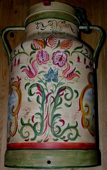 Nathalie RENZACCI - Décoration d'Intérieur Bouille à Lait (Bidon de Lait) entièrement peint sur les côtés : Face Fleurs Paysannes